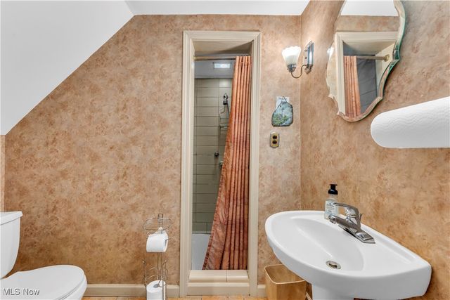 8556 Brecksville Road, Brecksville, OH 44141