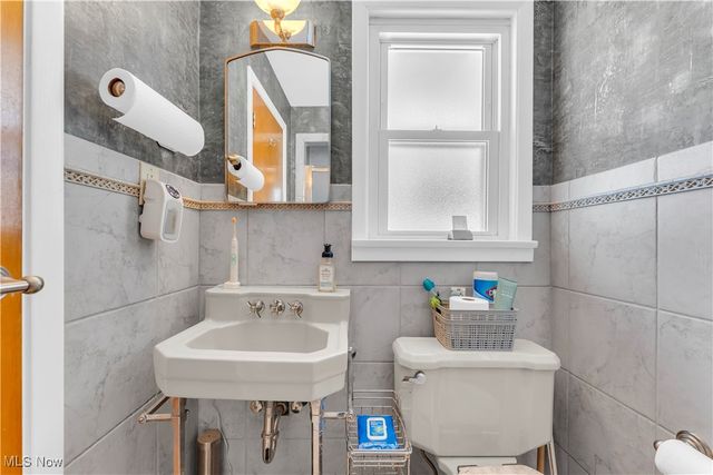 8556 Brecksville Road, Brecksville, OH 44141