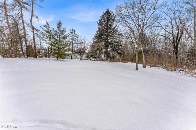 8556 Brecksville Road, Brecksville, OH 44141