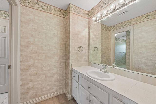 1611 Copperas Cove, Houston, TX 77077