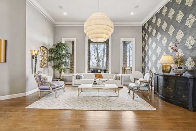 6048 S Black Oak Drive, Springfield, MO 65804