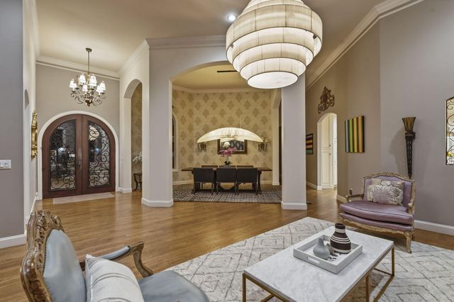 6048 S Black Oak Drive, Springfield, MO 65804