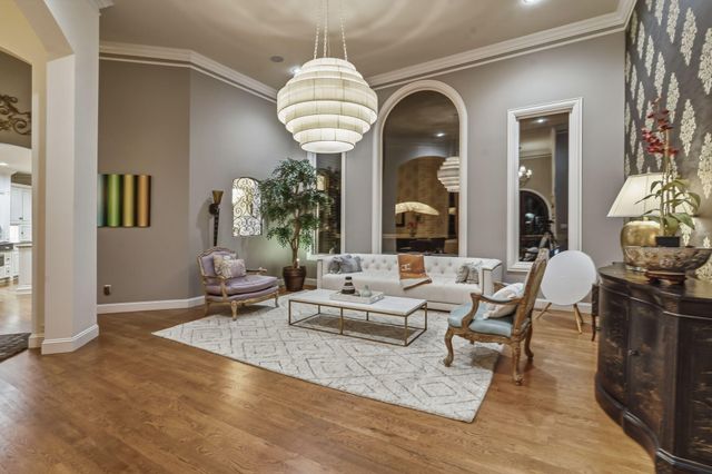 6048 S Black Oak Drive, Springfield, MO 65804