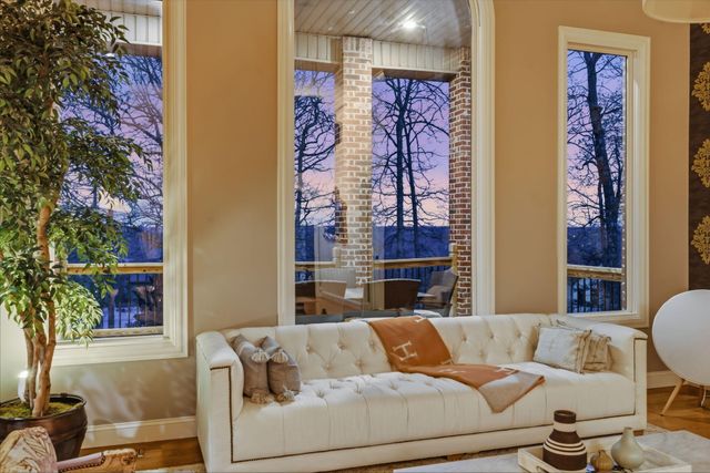 6048 S Black Oak Drive, Springfield, MO 65804