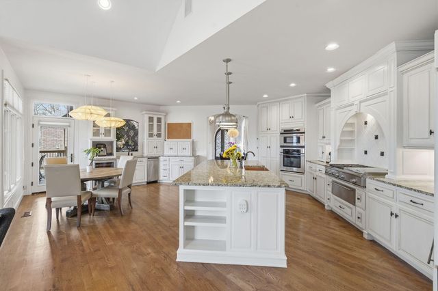 6048 S Black Oak Drive, Springfield, MO 65804