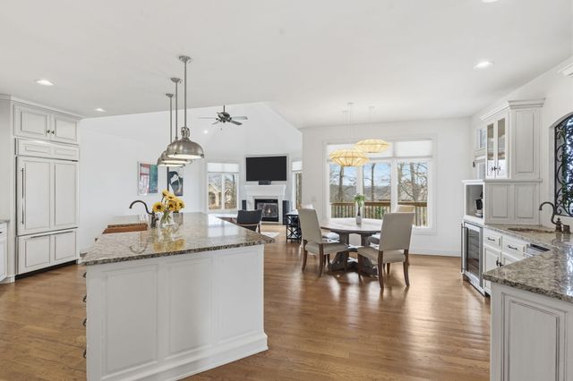 6048 S Black Oak Drive, Springfield, MO 65804