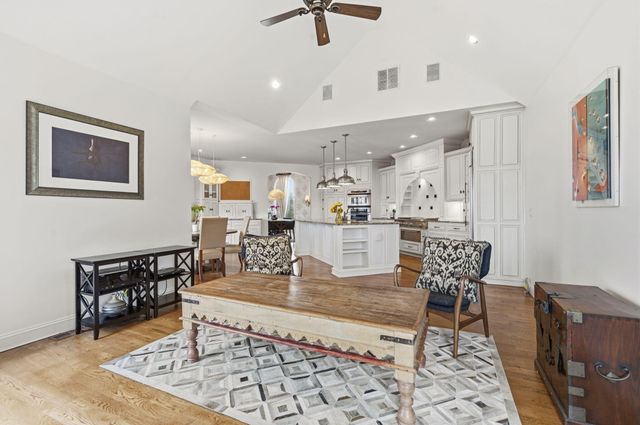 6048 S Black Oak Drive, Springfield, MO 65804