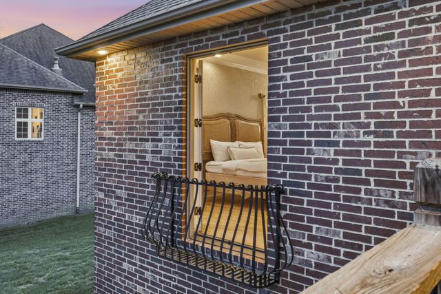 6048 S Black Oak Drive, Springfield, MO 65804