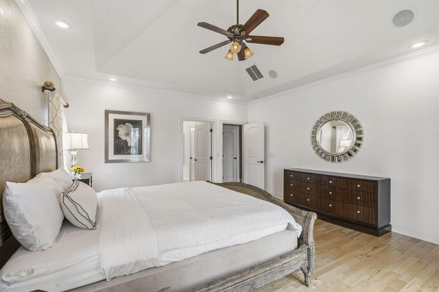 6048 S Black Oak Drive, Springfield, MO 65804