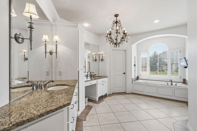 6048 S Black Oak Drive, Springfield, MO 65804