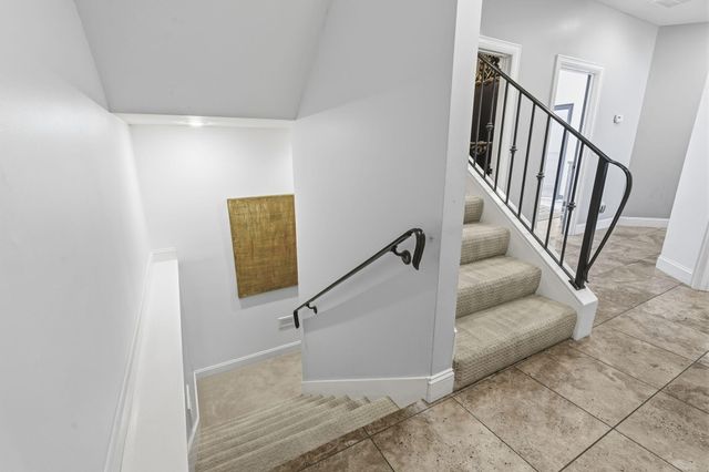 6048 S Black Oak Drive, Springfield, MO 65804