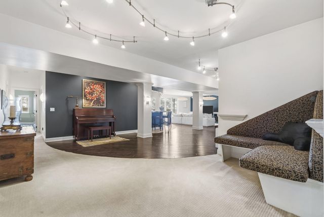 6048 S Black Oak Drive, Springfield, MO 65804