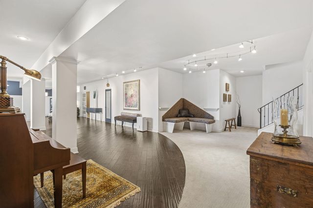 6048 S Black Oak Drive, Springfield, MO 65804