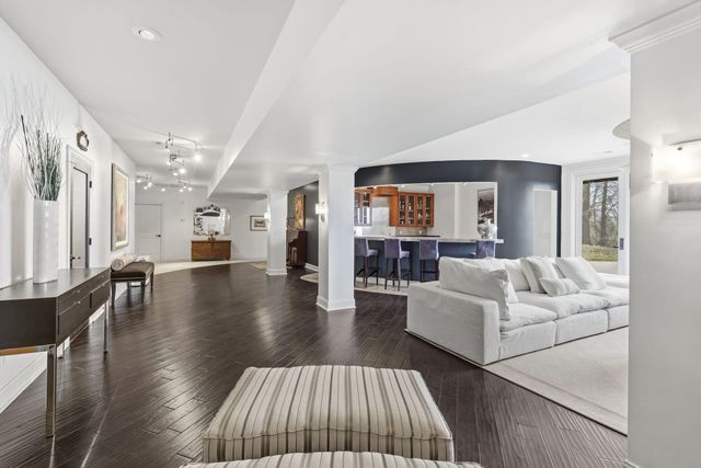 6048 S Black Oak Drive, Springfield, MO 65804