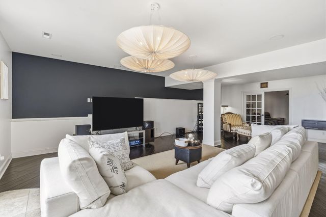 6048 S Black Oak Drive, Springfield, MO 65804