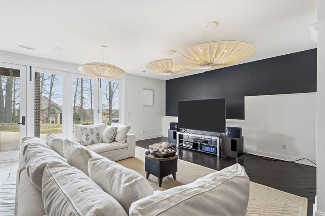 6048 S Black Oak Drive, Springfield, MO 65804