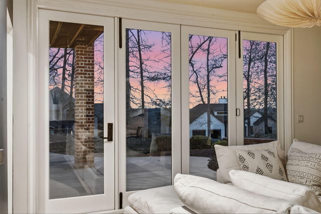 6048 S Black Oak Drive, Springfield, MO 65804