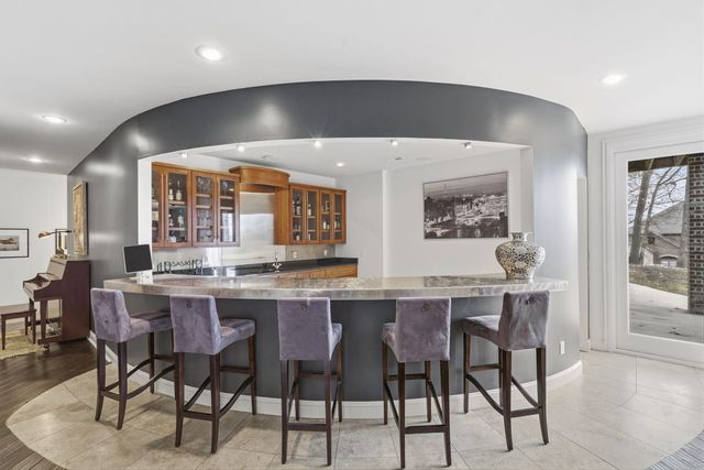 6048 S Black Oak Drive, Springfield, MO 65804