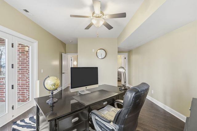 6048 S Black Oak Drive, Springfield, MO 65804