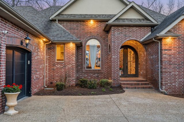 6048 S Black Oak Drive, Springfield, MO 65804