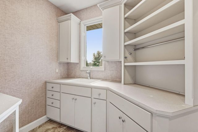 6048 S Black Oak Drive, Springfield, MO 65804