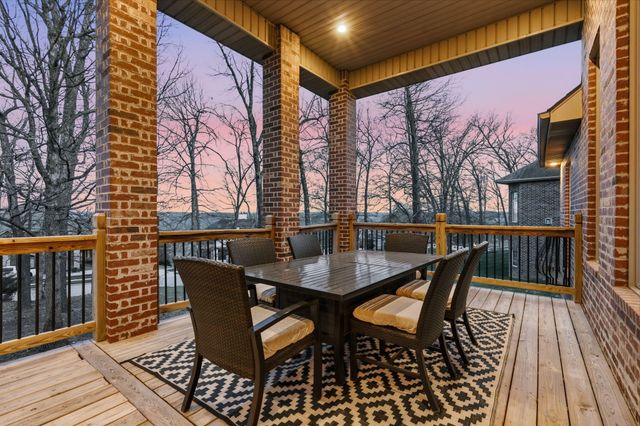 6048 S Black Oak Drive, Springfield, MO 65804