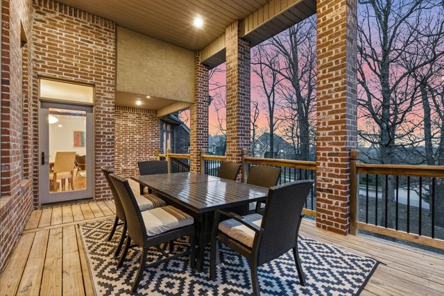 6048 S Black Oak Drive, Springfield, MO 65804