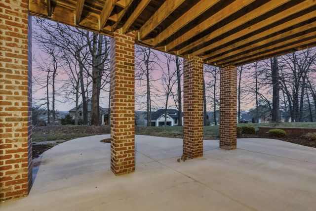 6048 S Black Oak Drive, Springfield, MO 65804