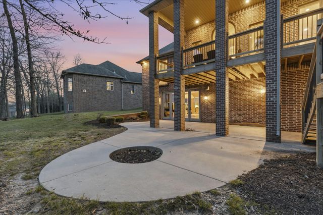 6048 S Black Oak Drive, Springfield, MO 65804