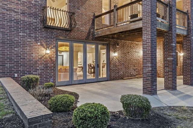 6048 S Black Oak Drive, Springfield, MO 65804