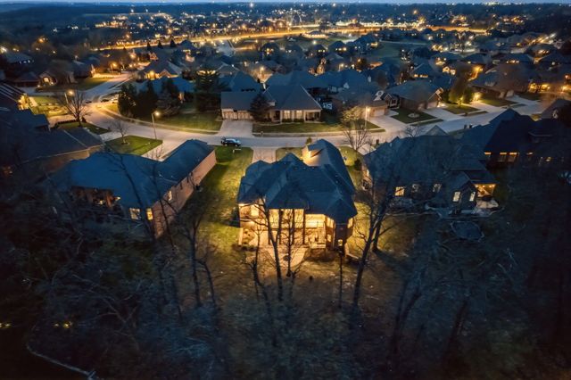 6048 S Black Oak Drive, Springfield, MO 65804