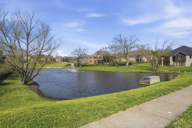 6048 S Black Oak Drive, Springfield, MO 65804