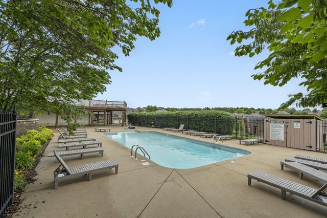 6048 S Black Oak Drive, Springfield, MO 65804