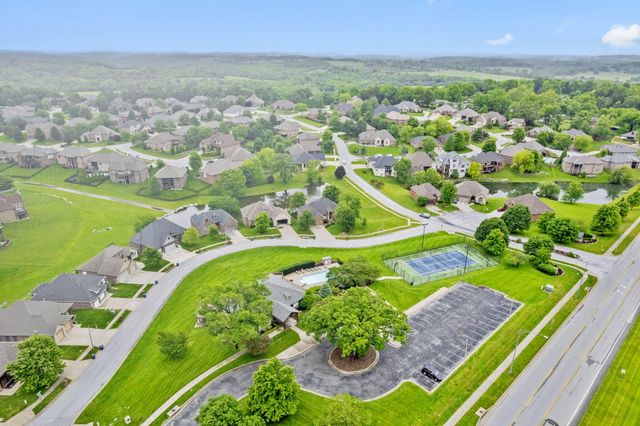 6048 S Black Oak Drive, Springfield, MO 65804