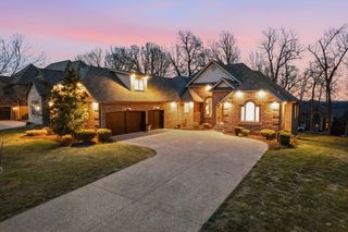 6048 S Black Oak Drive, Springfield, MO 65804