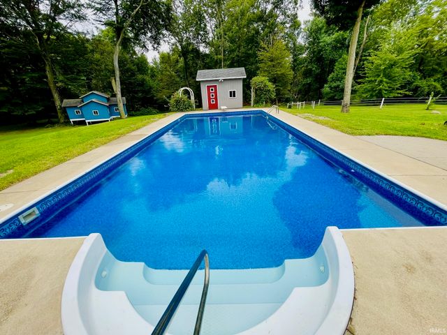 7697 20th Road, Argos, IN 46501