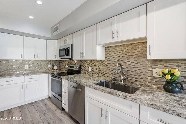 8198 E DEL CAVERNA Drive, Scottsdale, AZ 85258