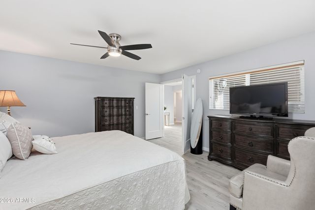 8198 E DEL CAVERNA Drive, Scottsdale, AZ 85258