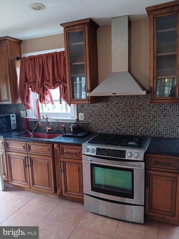838 GLENVIEW ST, Philadelphia, PA 19111