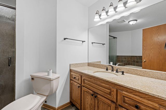 7581 23rd Street N, Oakdale, MN 55128