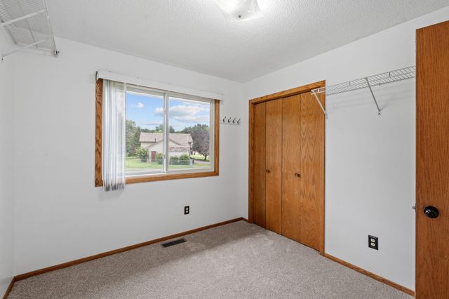 7581 23rd Street N, Oakdale, MN 55128