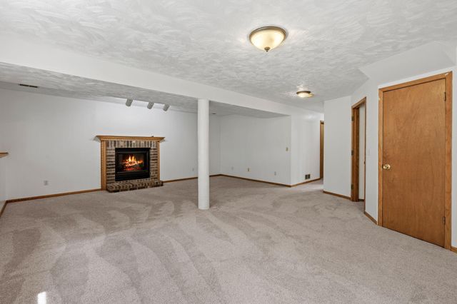 7581 23rd Street N, Oakdale, MN 55128