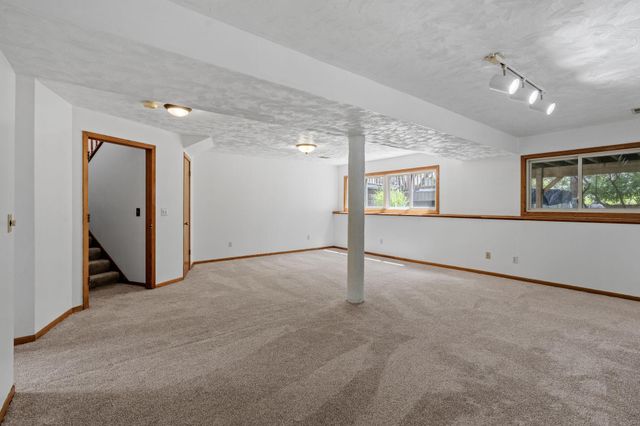 7581 23rd Street N, Oakdale, MN 55128