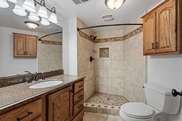 7581 23rd Street N, Oakdale, MN 55128
