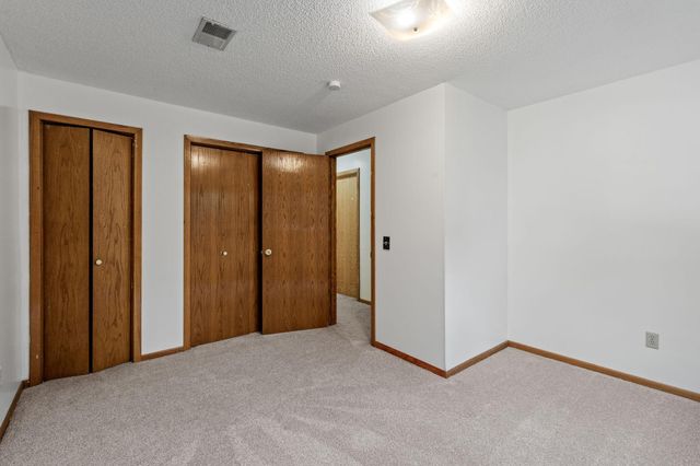 7581 23rd Street N, Oakdale, MN 55128