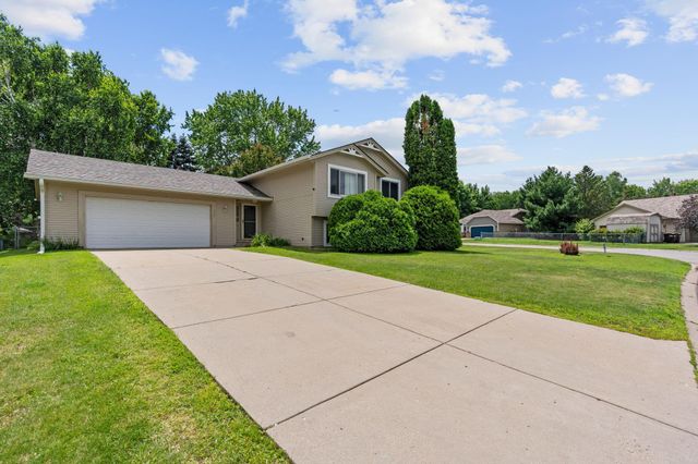7581 23rd Street N, Oakdale, MN 55128