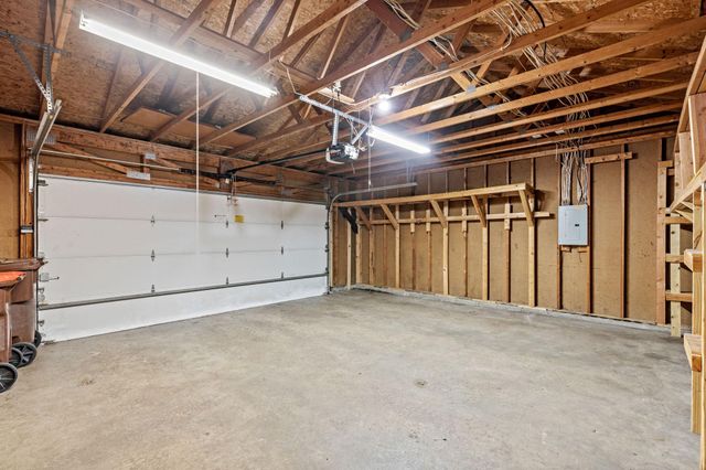 7581 23rd Street N, Oakdale, MN 55128
