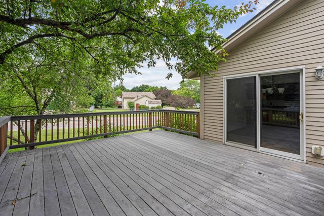 7581 23rd Street N, Oakdale, MN 55128