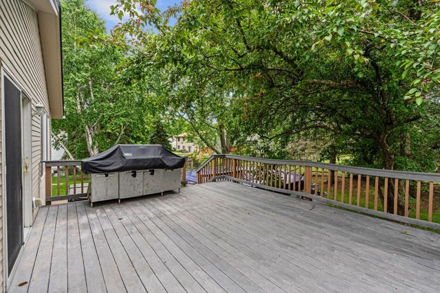7581 23rd Street N, Oakdale, MN 55128
