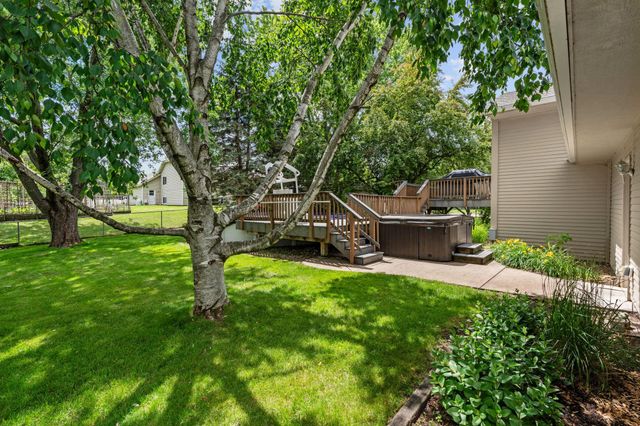 7581 23rd Street N, Oakdale, MN 55128